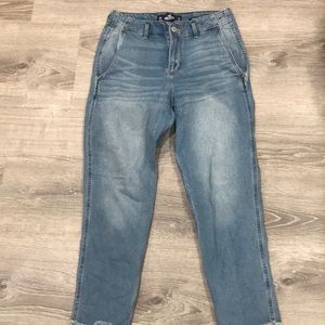 HOLLISTER HIGH RISE MOM JEANS